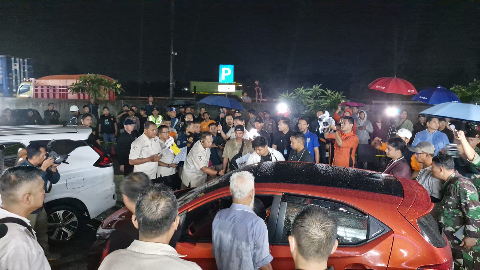 Anak Bos Rental Emosi saat Rekonstruksi Penembakan di Tol Tangerang-Merak: Ayah Ditembak 4 Kali!