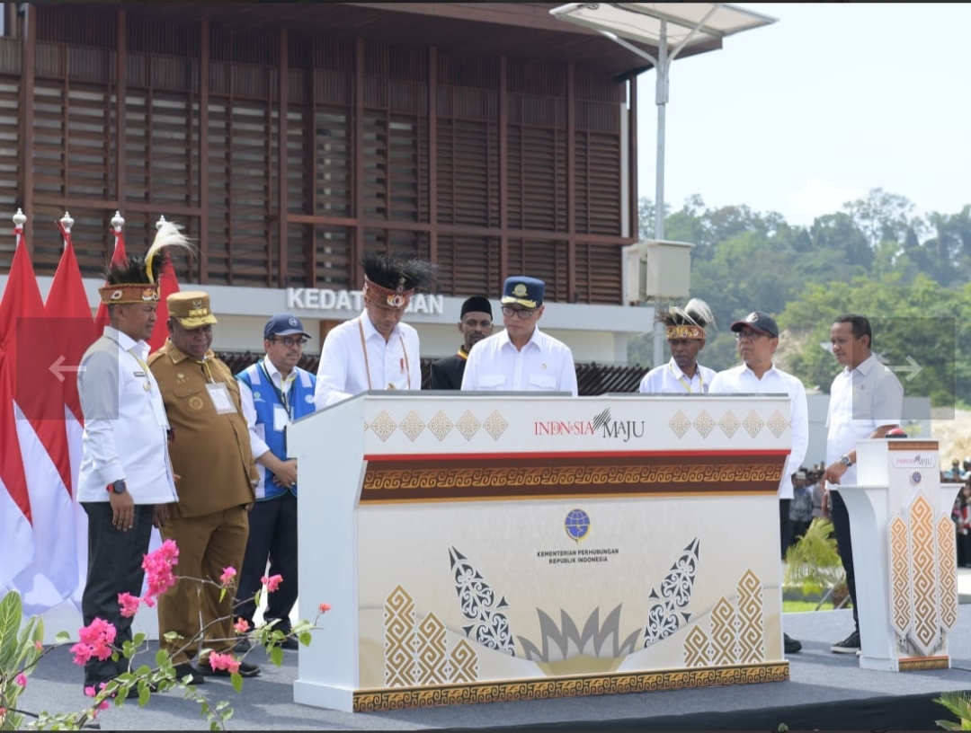 Resmikan 2 Bandara, Presiden Sebut Papua Semakin Maju