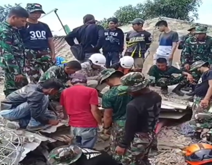 Detik-detik Menegangkan Evakuasi Ibu Hamil 9 Bulan Tertimpa Reruntuhan Gempa di Cianjur