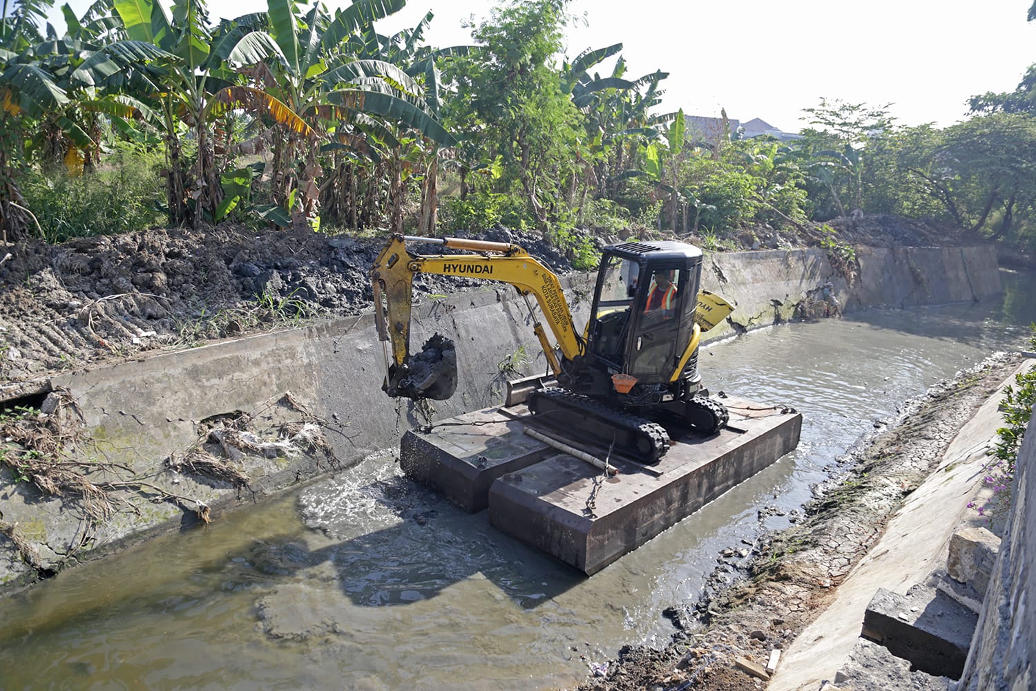  Pemkot Surabaya Kejar Target Penyelesaian Drainase Sebelum Puncak Hujan 2026