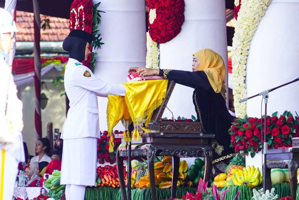 HUT ke 80 RI di Grahadi, Khofifah Tegaskan Jatim Harus Jadi Rumah Nyaman untuk Semua Warga Bangsa