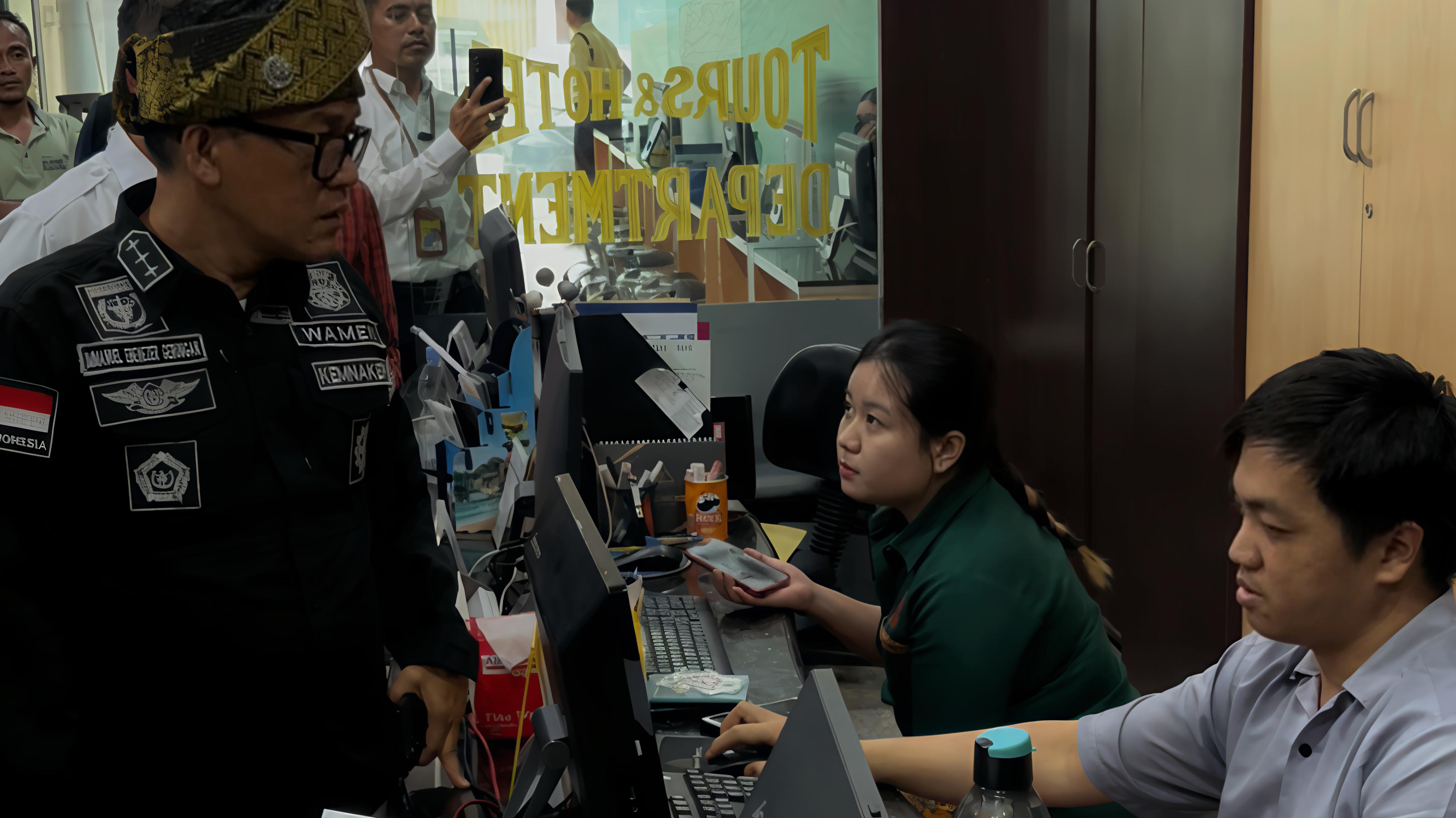 Noel Marah Gegara Dicueki Saat Sidak Perusahaan Travel Pekanbaru yang Diduga Tahan Ijazah: Woi, Saya Wakil Menteri!