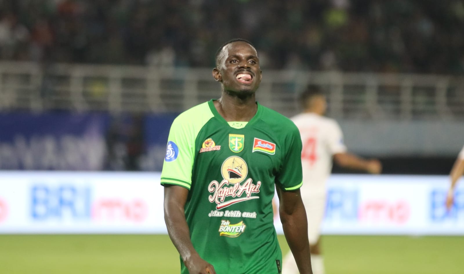 Jelang Lawan PSBS Biak, Paul Munster Minta Bonek Support Flavio Silva