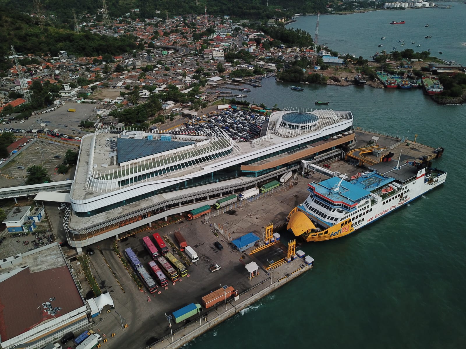 Pelabuhan Merak dan Ketapang Jadi Pusat Kemacetan Saat Mudik, Kemenhub Terapkan Buffer Zone dan Delaying System 