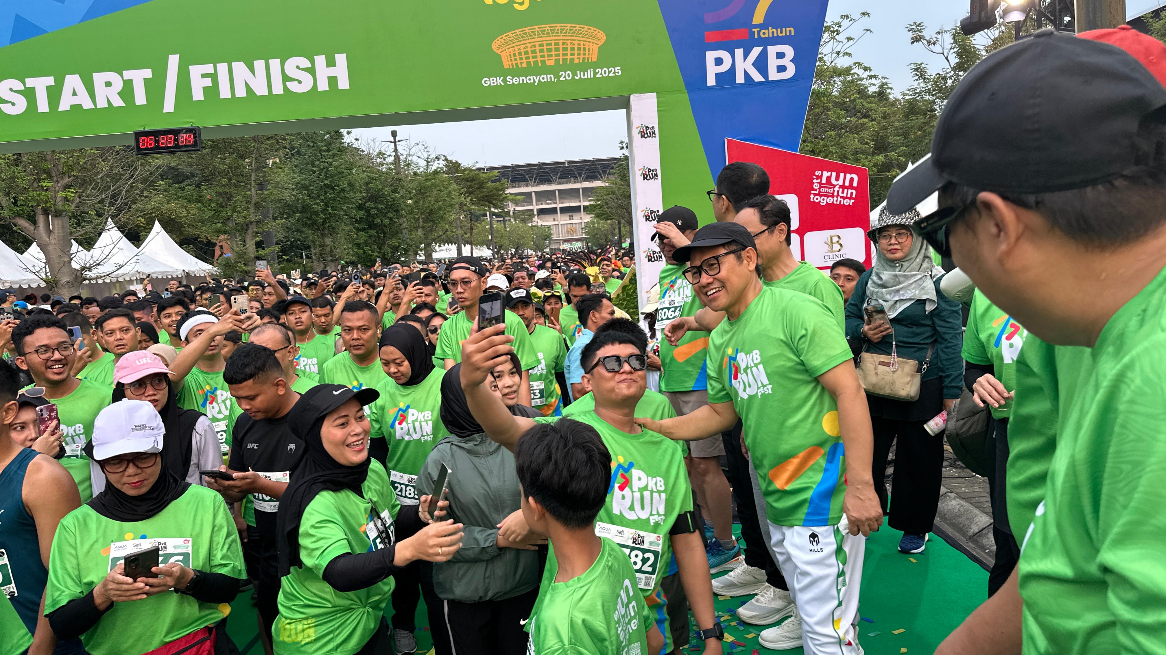 Cak Imin Lepas Ribuan Peserta PKB Run Fest 2025, Semua Dapat Hadiah Termasuk Mobil Listrik!