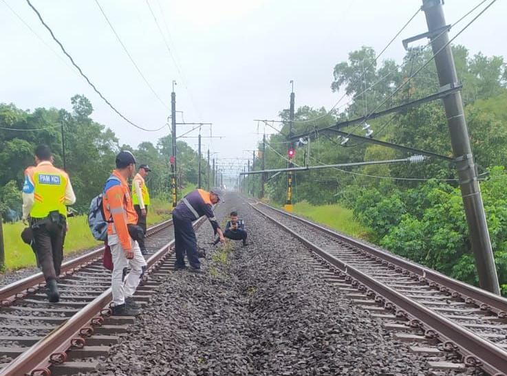 Perjalanan KRL Tanah Abang- Rangkasbitung Terganggu Akibat Longsor di Jalur Maja–Tigaraksa