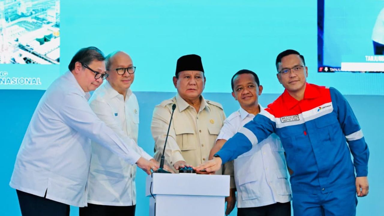 Investasi Rp116 Triliun! Presiden Prabowo Resmikan 13 Proyek Hilirisasi Raksasa di Cilacap 