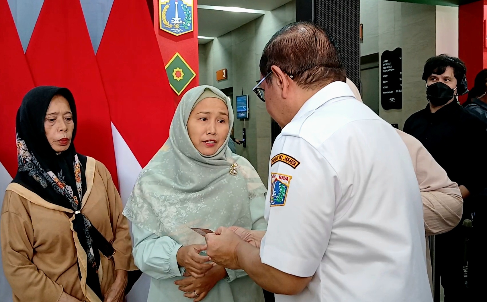 Pramono Resmikan Program 15 Golongan Gratis Naik Transportasi Umum