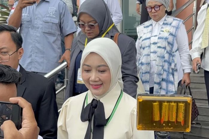 Minta Doa, Atalia Praratya Tegar Hadiri Sidang Cerai Perdana dengan Ridwan Kamil