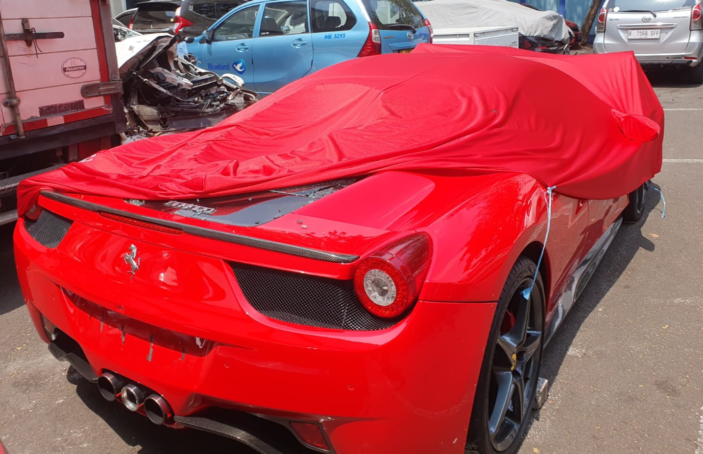 Pengemudi Mobil Ferrari Disebut Ngebut 100 Km/Jam Hingga Tabrak 5 Kendaraan di Senayan