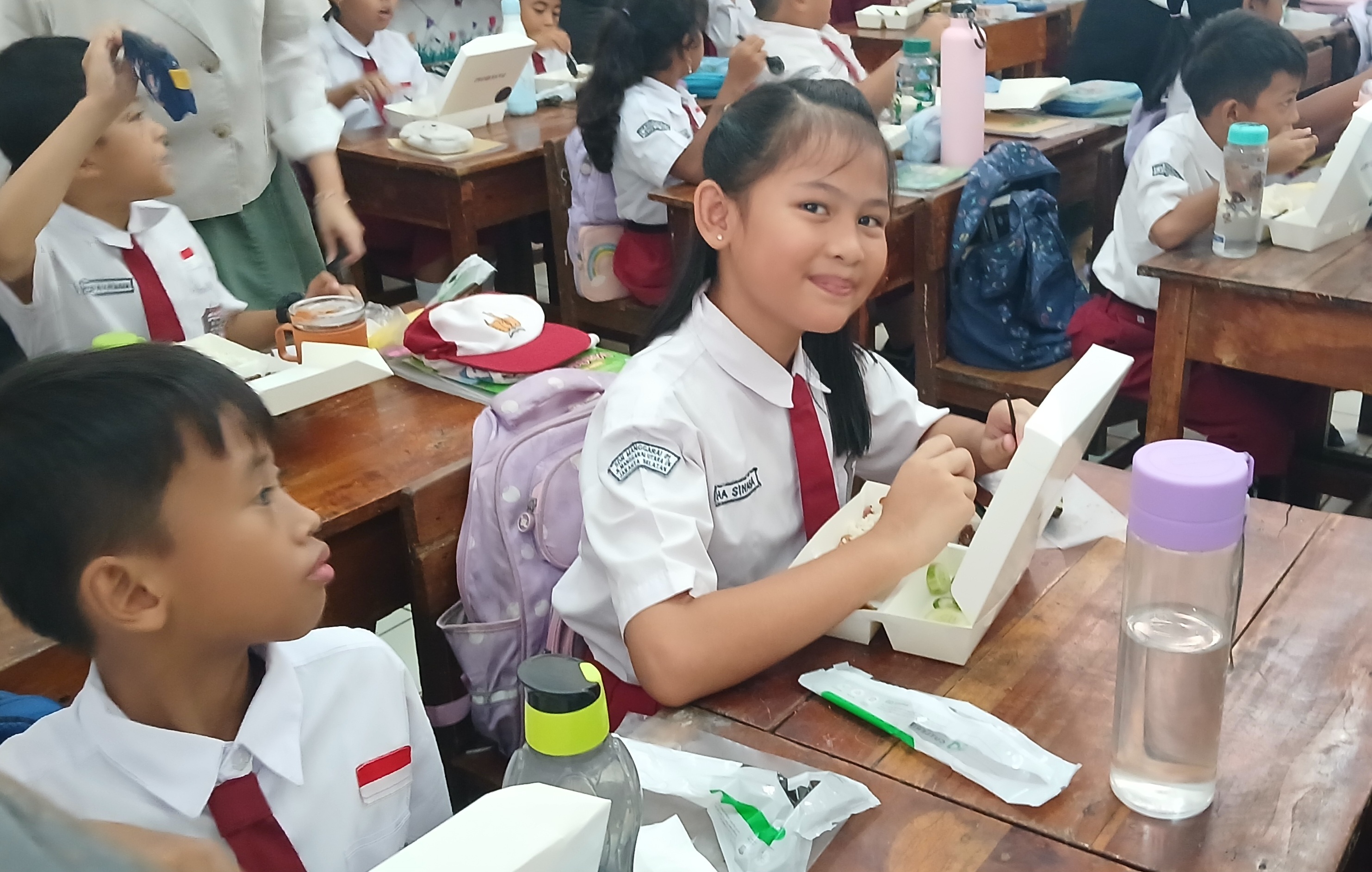 Heru Budi Uji Coba Makan Bergizi Gratis di SDN Manggarai 01 dengan Menu Nasi Uduk