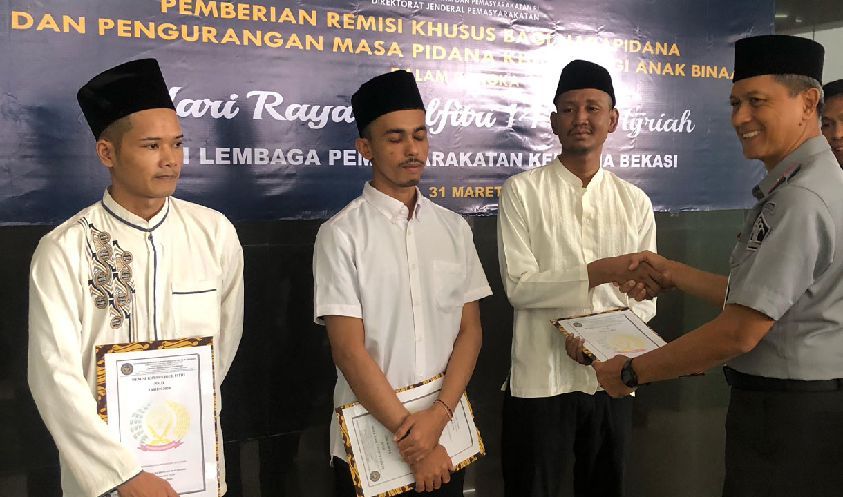 1125 Warga Binaan Lapas Kelas IIA Bulak Kapal Mendapatkan Remisi di Moment Lebaran 2025   