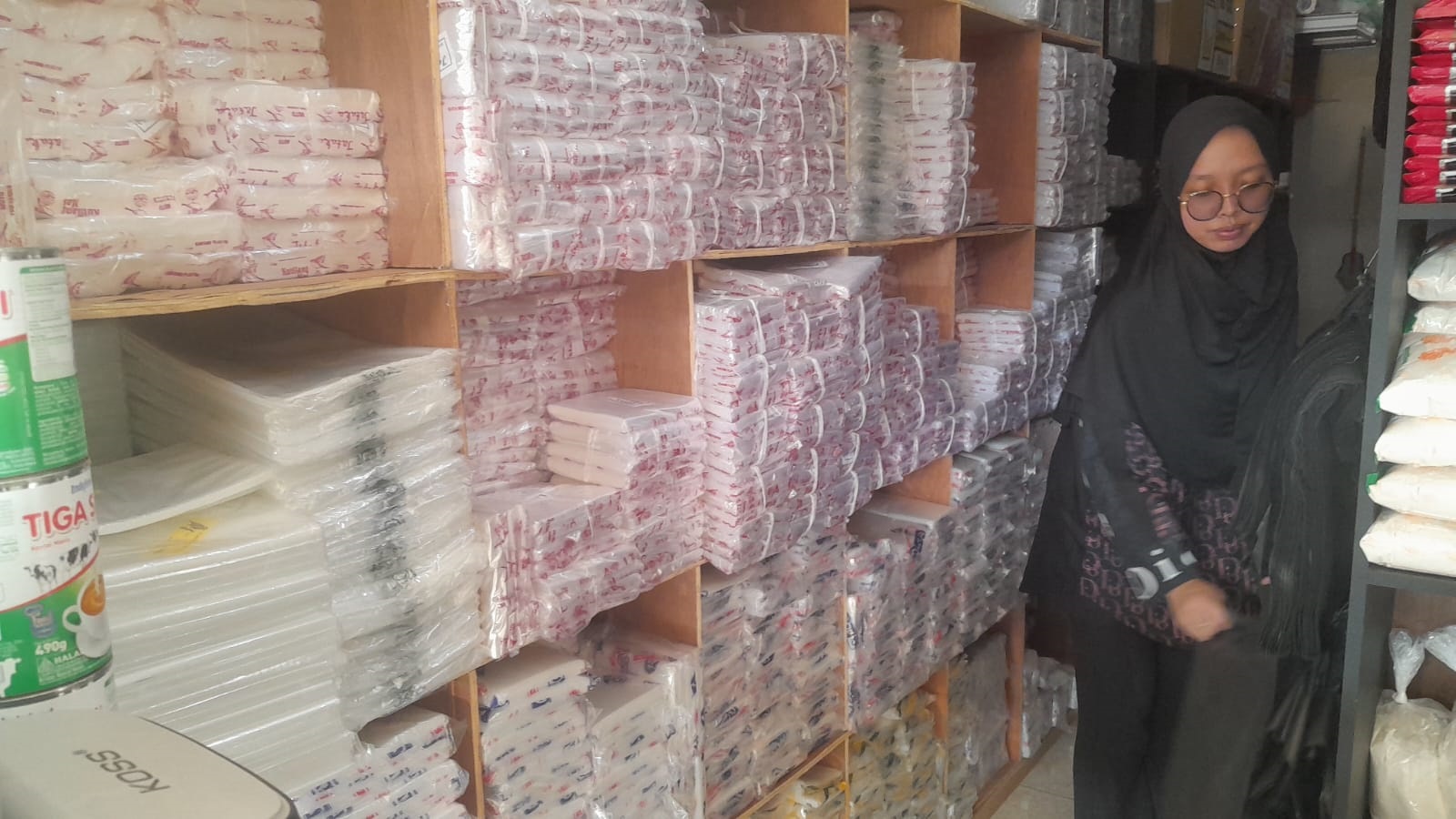 Jenis-Jenis Plastik yang Harganya Naik Tiap Hari karena Konflik Timur Tengah