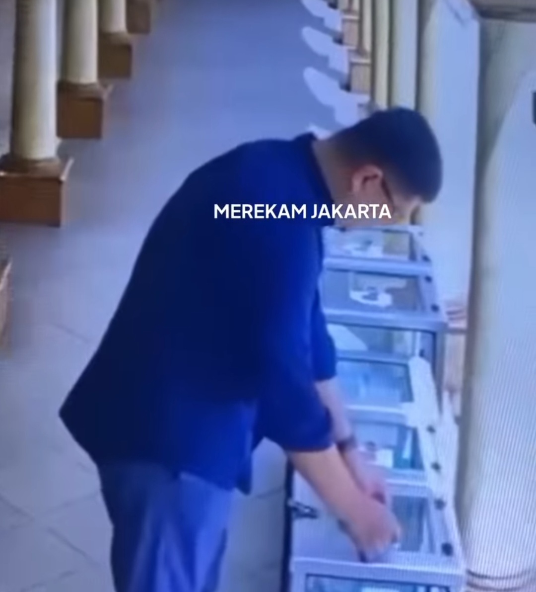 Heboh Pria Bertubuh Tegap Ganti QR QRIS Kotak Amal Masjid di Blok M dan Tebet, Gerak-geriknya Terekam CCTV: Begini Respons Polisi