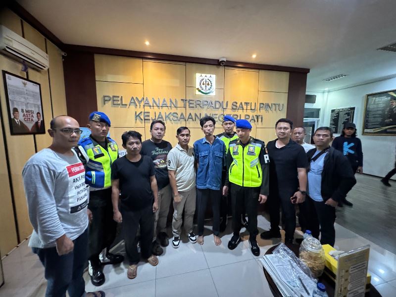 Tim SIRI Kejagung Tangkap DPO Toni Waluyo