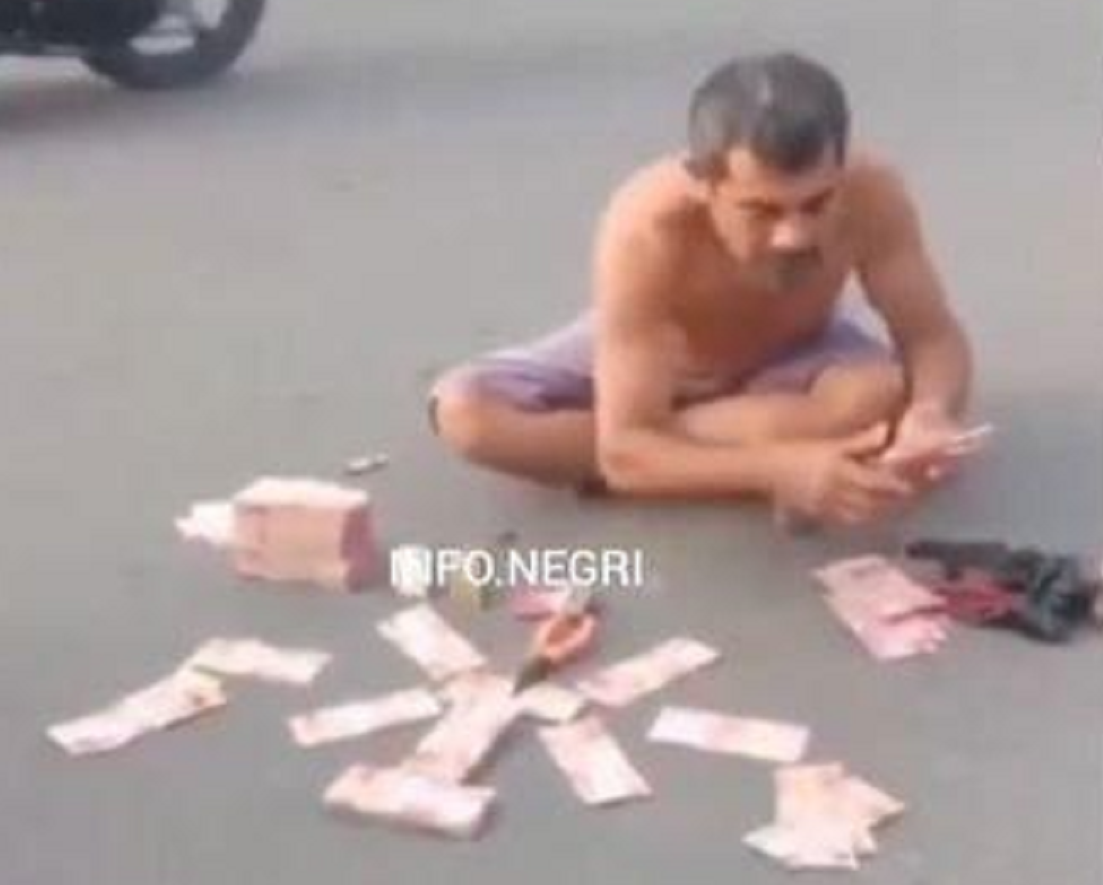 Viral Pria Bertelanjang Dada di Tapanuli Tengah Pamer Uang Rp 350 Juta Menghalangi Jalan: 'Ayo Tanding'