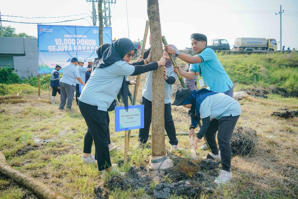Komitmen Industri Hijau, SIER Tanam Ratusan Trembesi di PIER