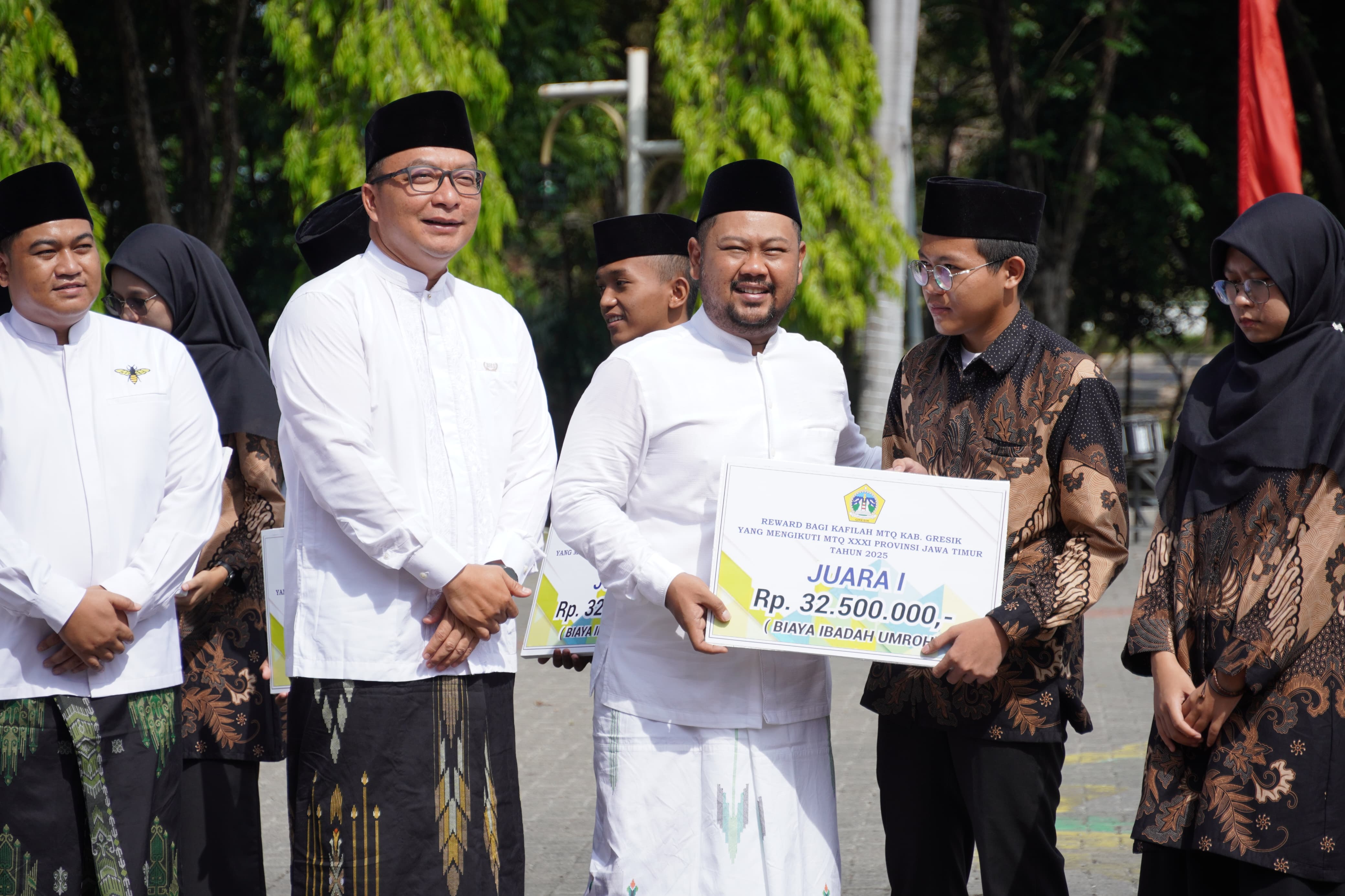 Gresik Juara Umum MTQ Jatim, Gus Yani Beri Reward Rp813 Juta di Hari Santri 2025