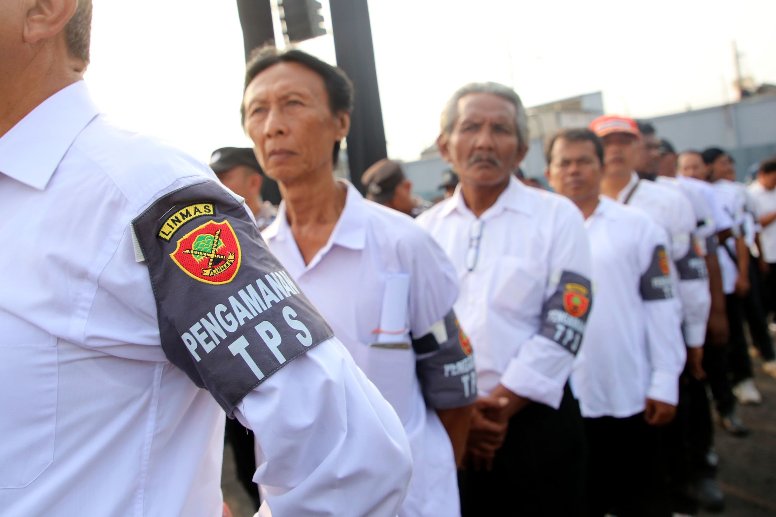 Pilkada Surabaya: Pemkot Kerahkan 7.928 Personel, 1 TPS Dijaga 2 Petugas Ketertiban 