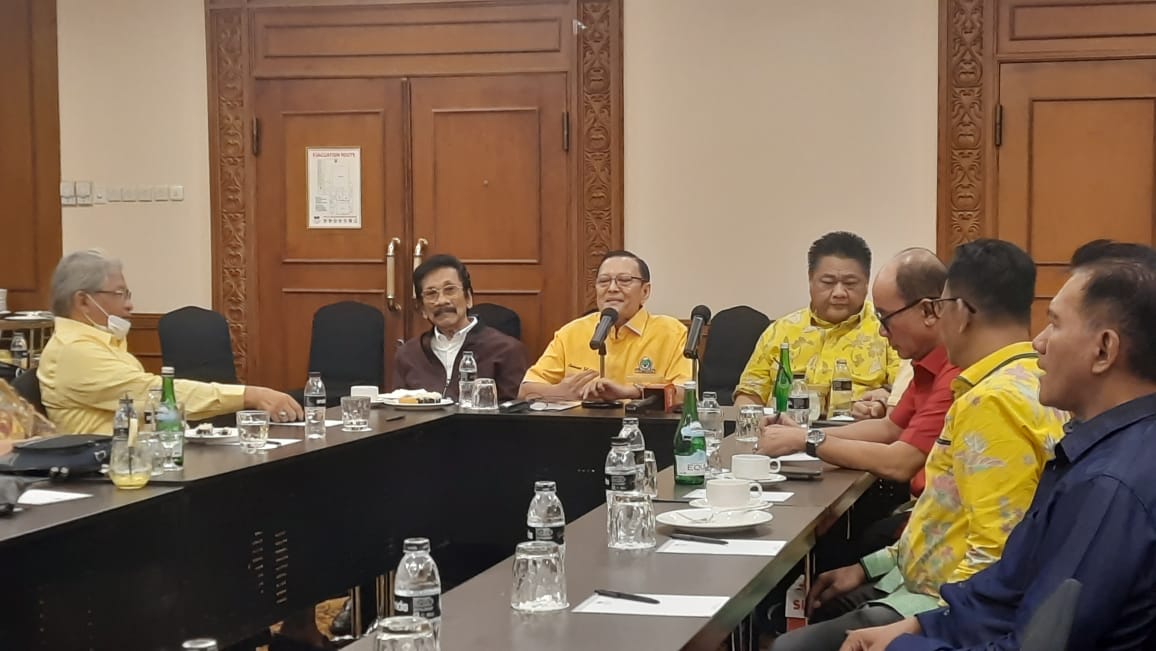 Lawrence Siburian Minta Airlangga Hartarto Lepas Jabatan Ketum Partai Golkar