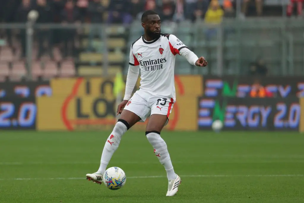 AC Milan Batal Jual Fikayo Tomori ke Fulham, Berpeluang Starter Lawan Juventus