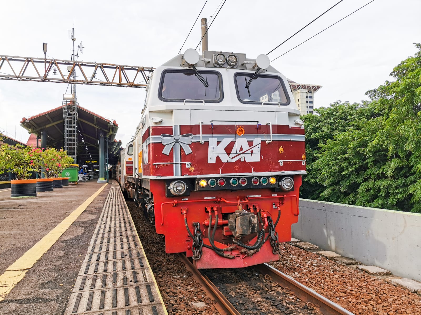 Libur Nataru 2022/2023, PT KAI Operasikan 7 Kereta Api Jarak Jauh, Berhenti di Stasiun Jatinegara dan Karawang