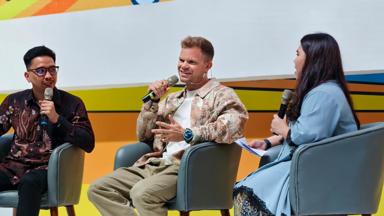 FIFGroup Datangkan Kristian Hansen, Berbagi Cerita Turing Keliling Indonesia di IMOS 2025