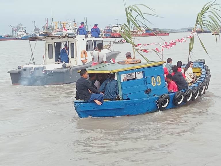 Lebaran Ketupat, Polres Bangkalan Amankan Lomba Perahu Hias