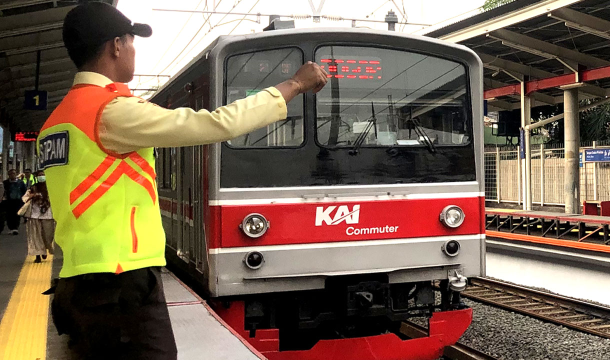 Mengenal Lebih Dekat Petugas Keamanan KAI Commuter, Punya Keahlian Bela Diri hingga Service Excellence   