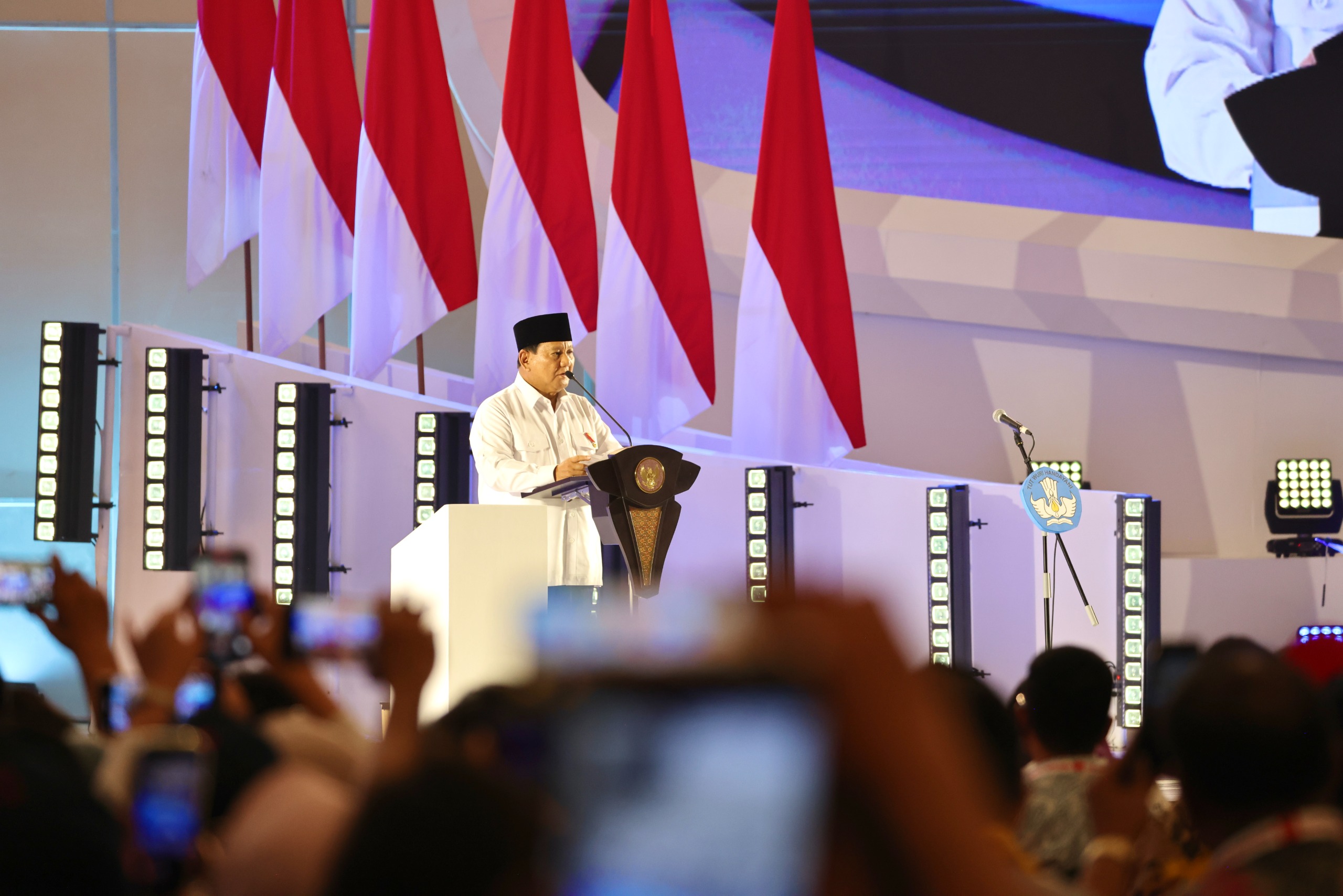 Prabowo Resmi Umumkan Kenaikan Gaji Guru: Setiap Rupiah Milik Rakyat Harus Dinikmati oleh Rakyat