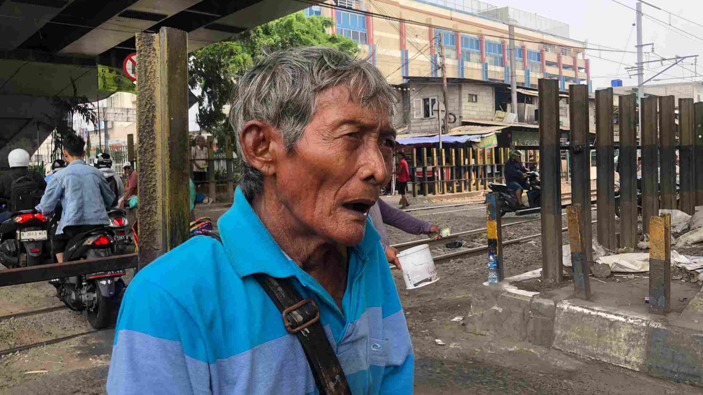 Cerita Heri Jaga JPL Kolong Flyover Roxy: Kalo Ada yang Ketabrak, Kita Siap Tutup Lagi