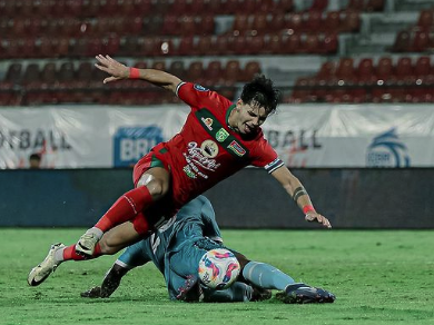 Paul Munster Ungkap Kunci Persebaya Tundukkan PSBS Biak, Bajol Ijo Punya Mental Pemenang! 