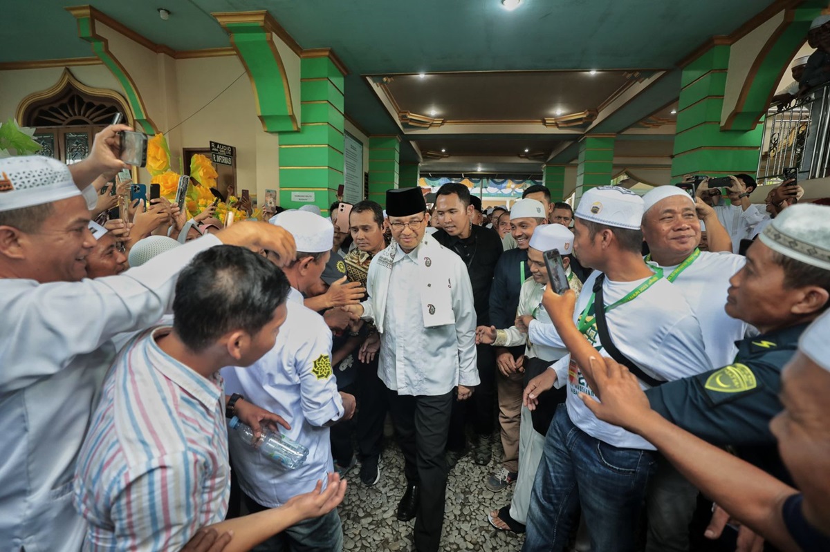 Anies Baswedan Berkunjung ke Pesantren di Deli Serdang, Minta Ulama Tegur Pemerintah