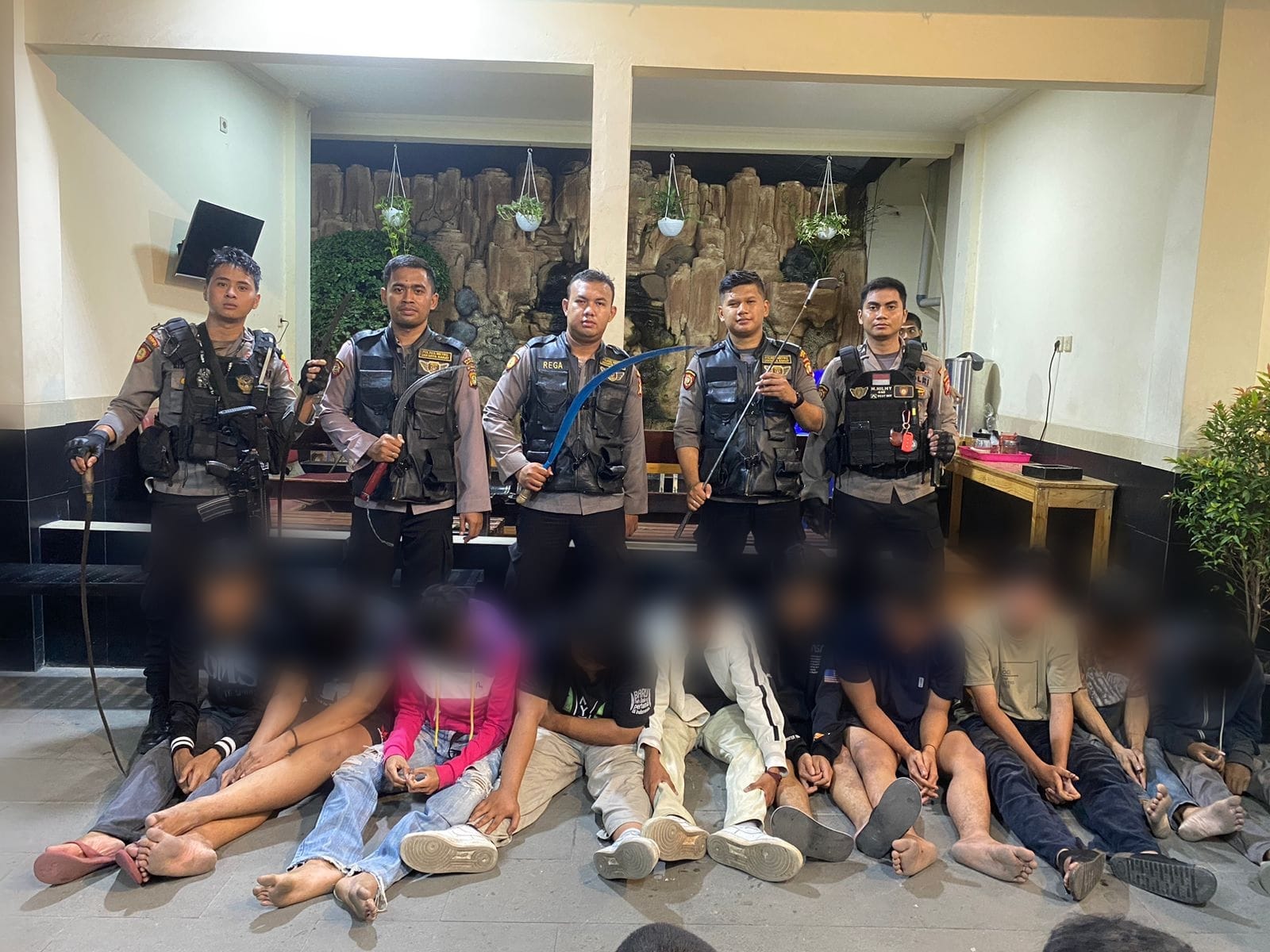 Belasan Remaja yang Hendak Tawuran Diamankan di Cengkareng dan Kalideres, Polisi Sita Senjata Tajam hingga Bom Molotov