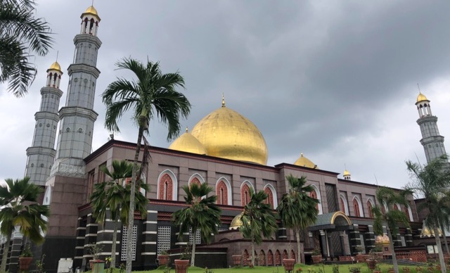 Masjid Kubah Emas Depok Sediakan 500 Takjil Berbuka Puasa