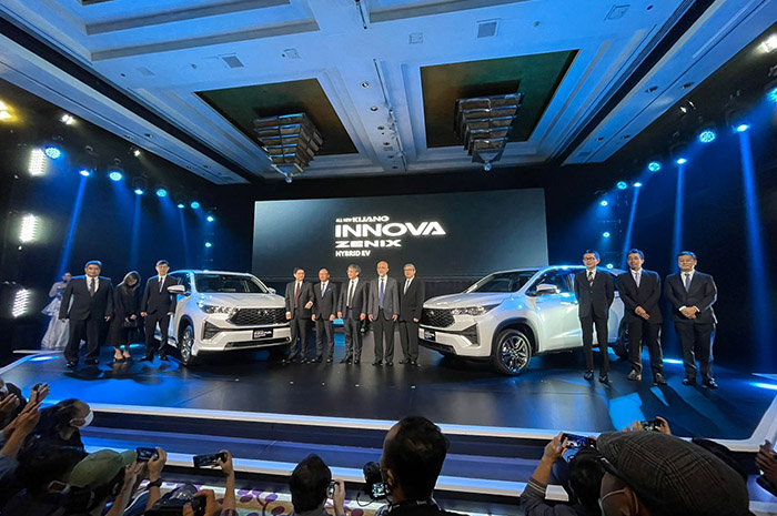 Toyota Kijang Innova Zenix Kaya Fitur Canggih, Berikut Spesifikasi dan Harganya