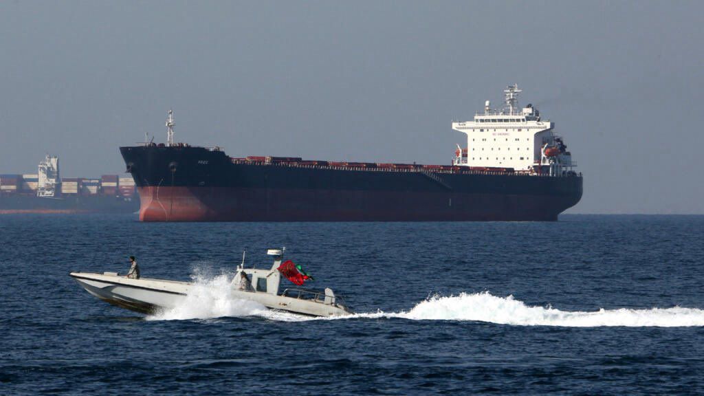 Kapal Tanker Kini Harus Bayar Bitcoin untuk Lewati Selat Hormuz