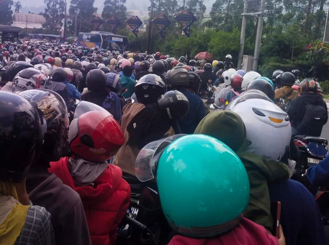 One Way Jalur Puncak Tak Ampuh Atasi Macet di Puncak, Kendaraan Tertahan hingga Arah Jakarta