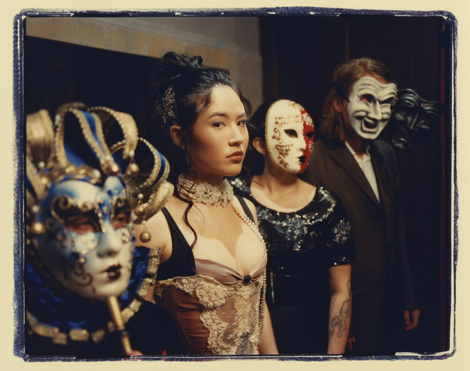 Emei Rilis EP Dua Lagu, Lanjutkan Kisah Emosional Night at the Opera