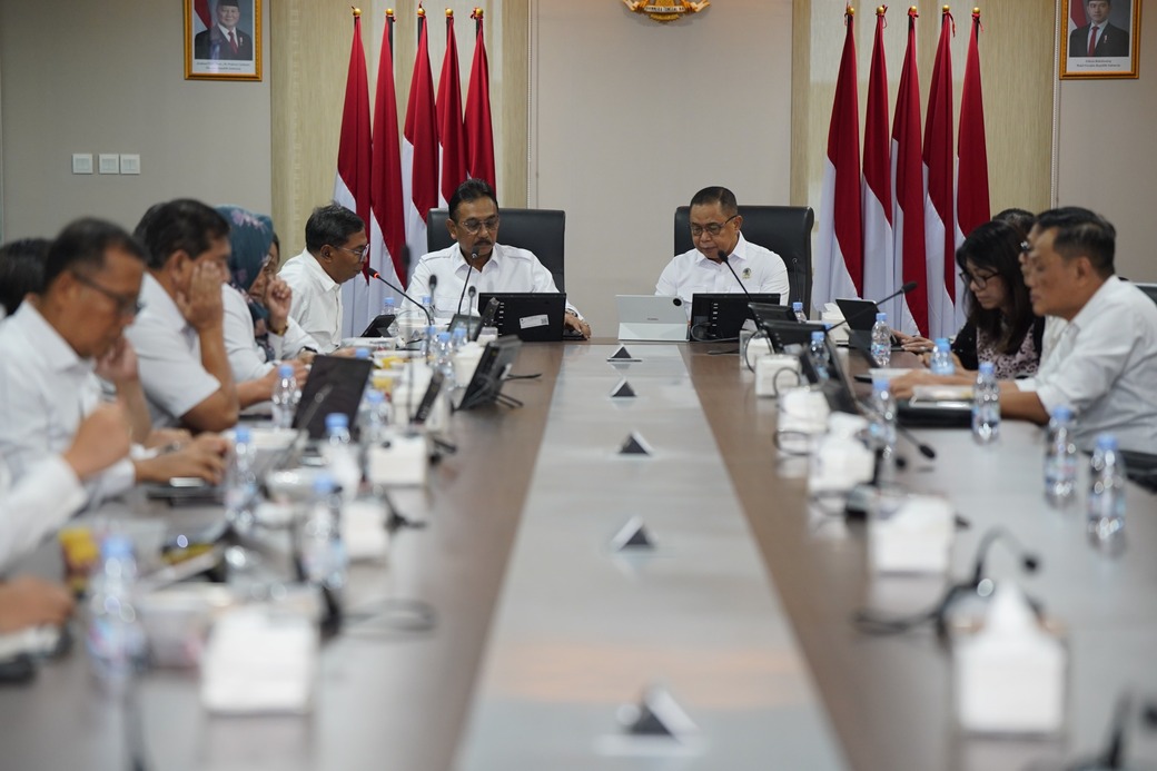 Monev Pertanahan, Menteri Nusron Tekankan Kepastian Layanan untuk Masyarakat