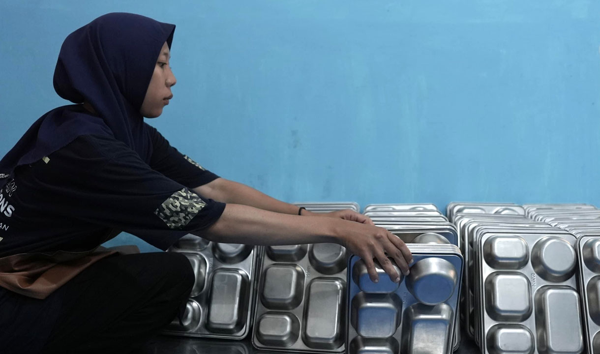 Ibu Tunggal Gantungkan Harapan Masa Depan di Dapur MBG: Sudah Kayak Keluarga Sendiri
