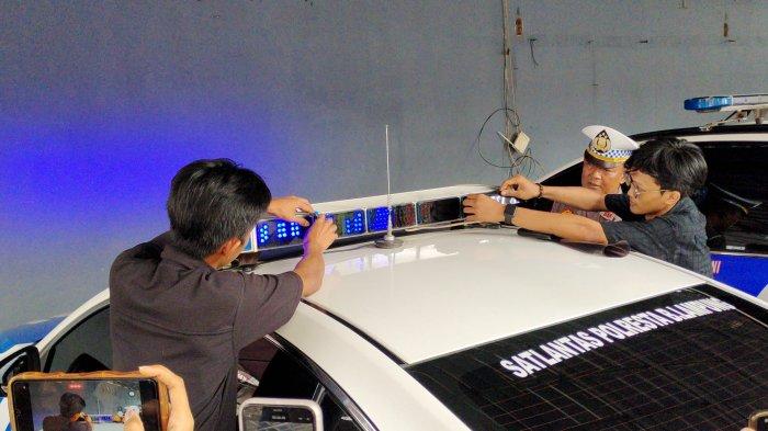 Polri Tutup Lampu Rotator Belakang Kendaraan Dinas Polisi, Biar Tak Ganggu Pengguna Jalan