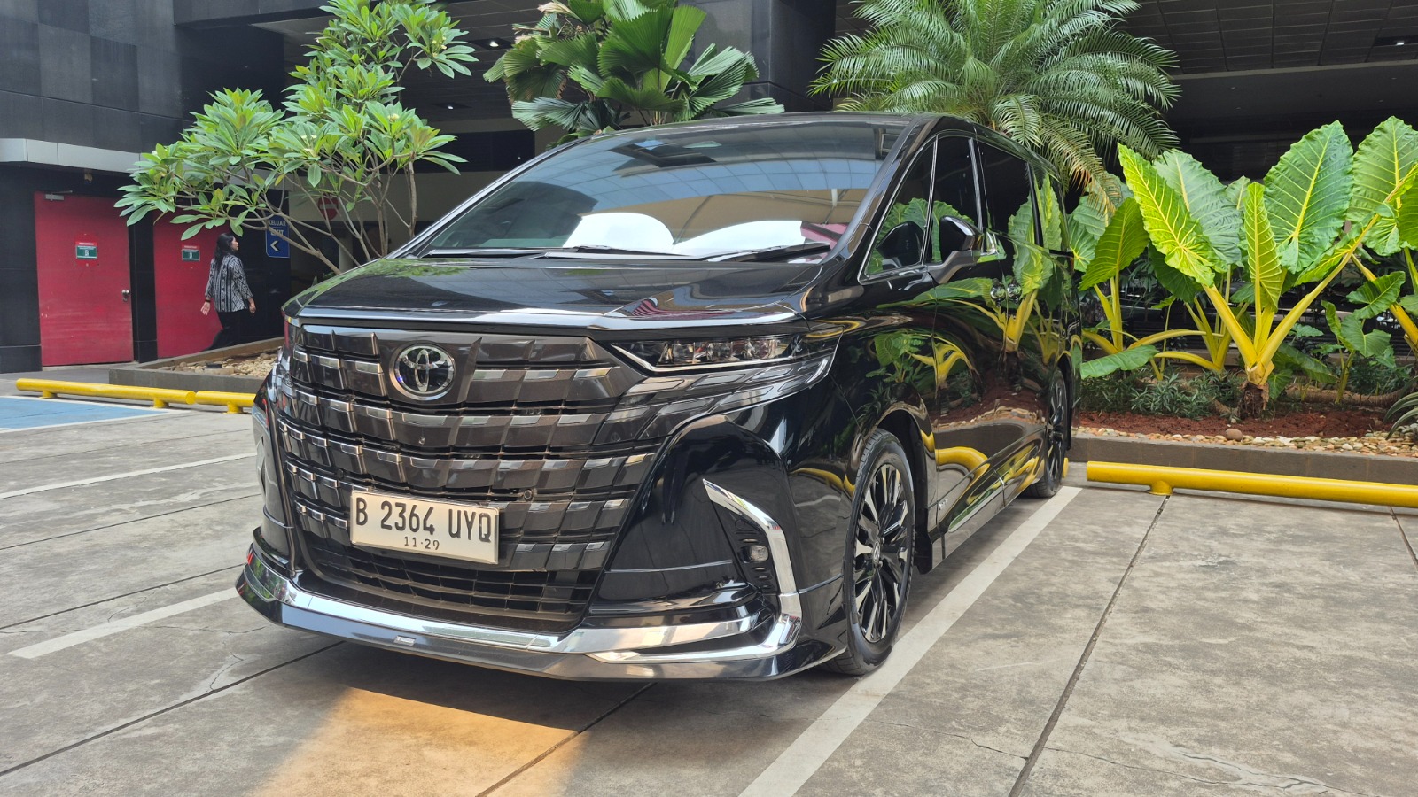Mobil Sewaan, KPK Kembalikan Alphard Sitaan dari Kemnaker