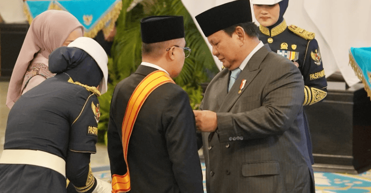 Sufmi Dasco Ahmad Terima Tanda Kehormatan Bintang RI Utama dari Presiden Prabowo