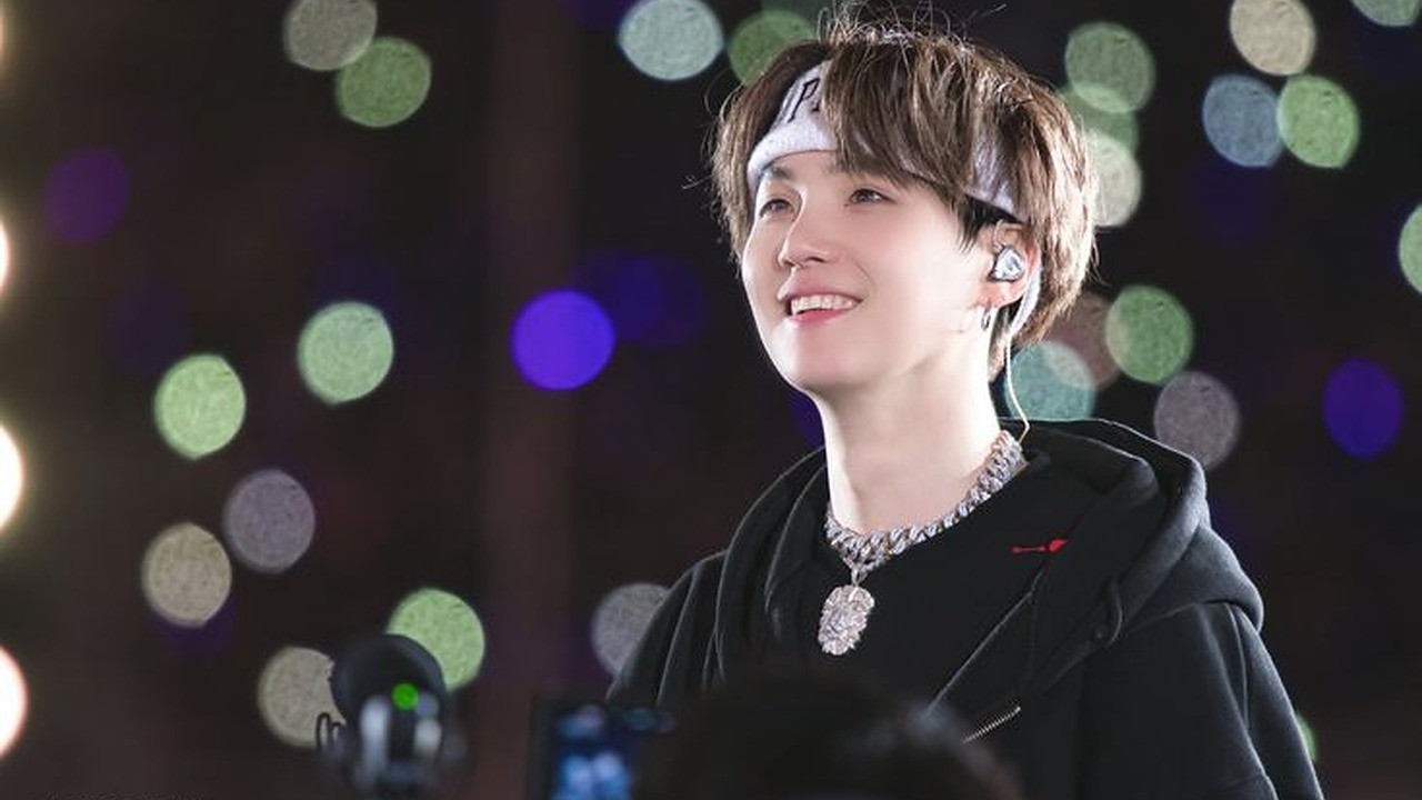 6 Momen Random Suga BTS, Lupa Lirik hingga Musuhan dengan Sedotan