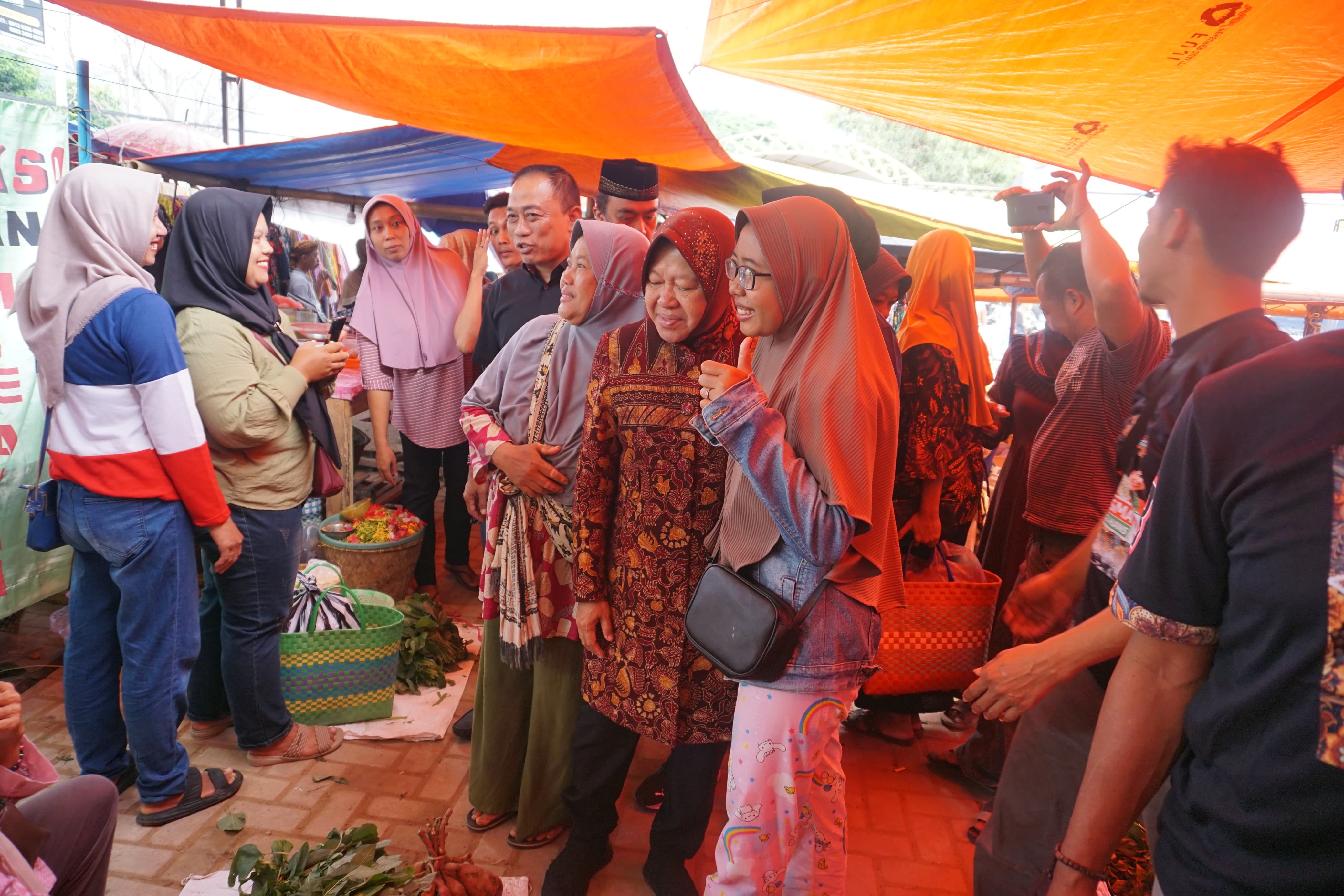 Risma Dialog dengan Pedagang Pasar Lorok Pacitan, Fokus Program Permodalan dan Pemberdayaan Petani