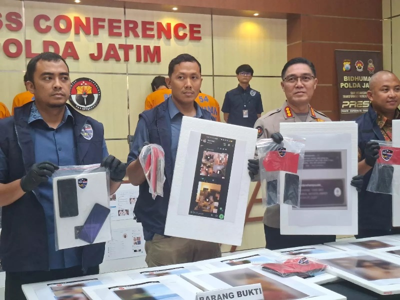 Citra Polisi di Dunia Nyata dan Dunia Maya: Cari Sanjungan,  Malah Dapat Celaan