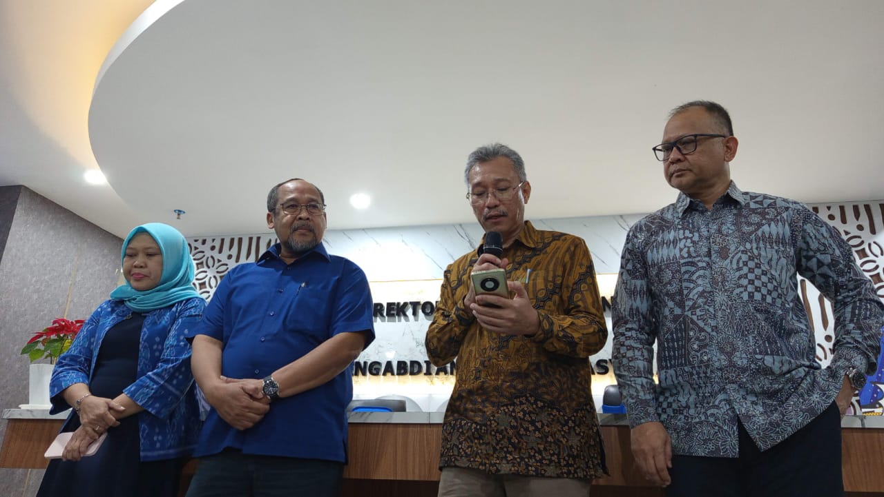 Kemendiktisaintek Anggap Kata 'Menteri Pemarah, Suka Main Tampar' pada Spanduk Demo Pegawai Bahasa Simbolik