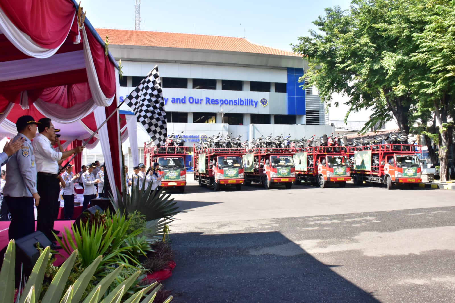 Pemprov Jatim Berangkatkan 122 Motor Gratis Jelang Mudik Lebaran 2026, Tekan Risiko Kecelakaan