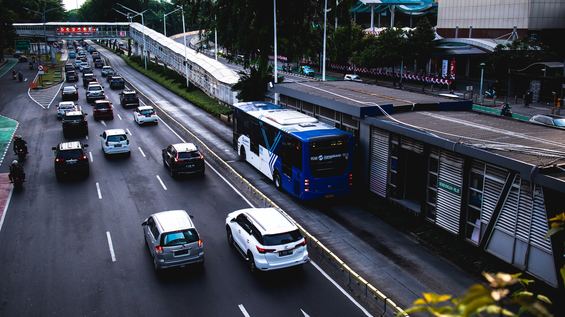 Pemprov DKI Pastikan Tak Ada Pembatasan Usia Kendaraan Masuk Jakarta 